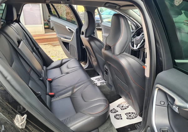 Volvo V60 cena 64900 przebieg: 122730, rok produkcji 2015 z Dziwnów małe 232